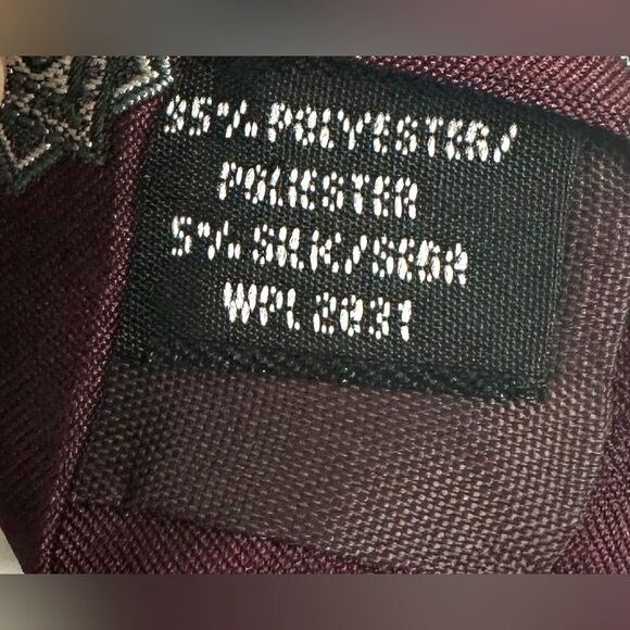 Halston III Burgundy and White Men's Tie/Necktie - Picture 5 of 5
